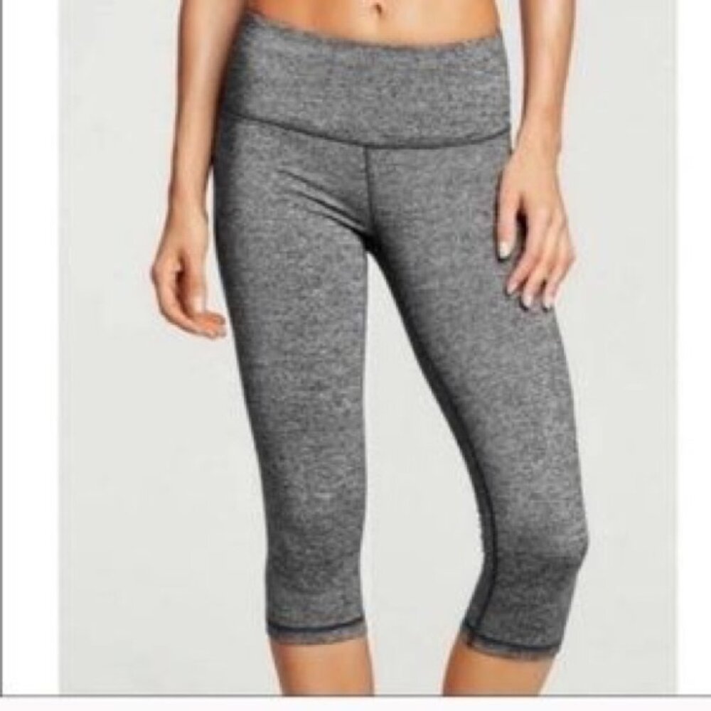 Victoria's Secret PINK Size XS Gray Ultimate Yoga Stretch Capri Crop Leggings